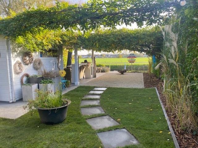 Chillann Bed & Breakfast Denderleeuw Bagian luar foto