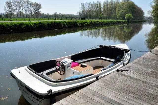 Chillann Bed & Breakfast Denderleeuw Bagian luar foto